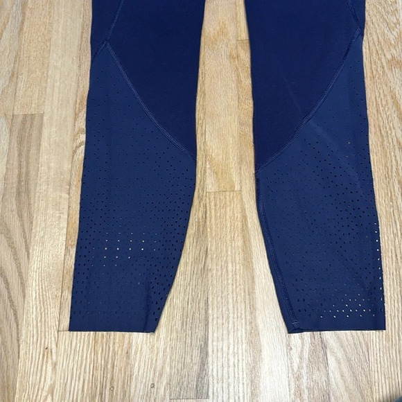 Lululemon | Anew Legging / Tight in Black Currant - Picture 8 of 13